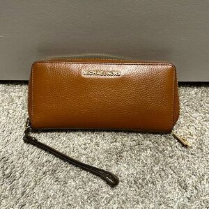 Michael Kors Wristlet Wallet